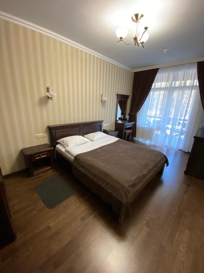 Georg Park Hotel Tarashany Exterior foto